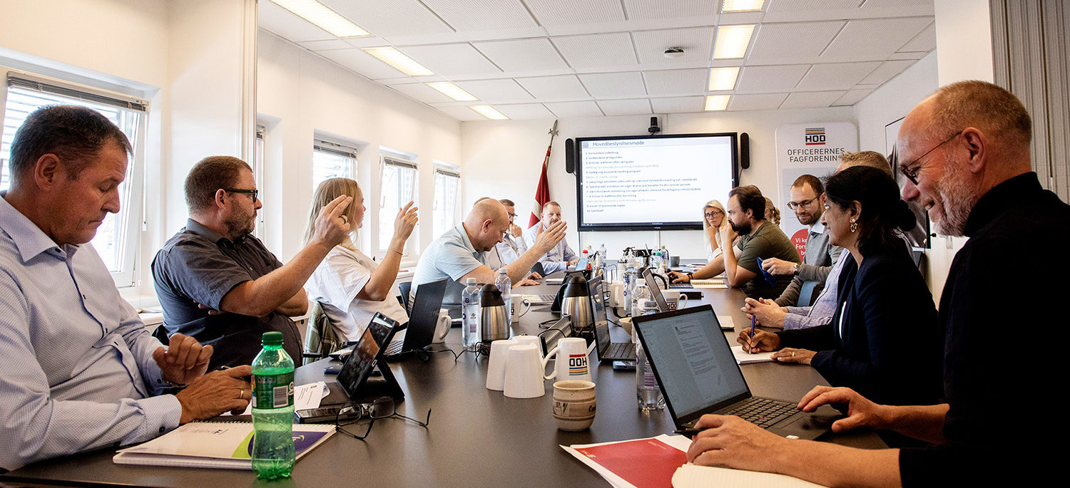 Bestyrelsen_Moede10-aspect-ratio-1095-500