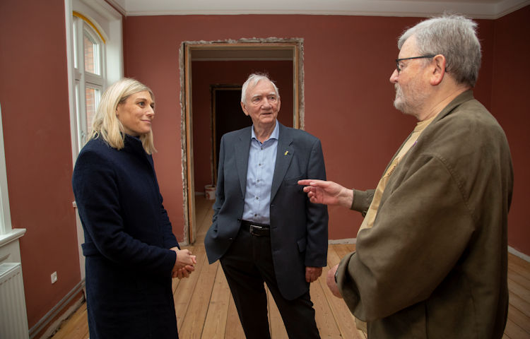 forsvarsministerbesoeg16-beskaaret